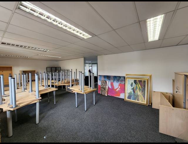 222M² OFFICE TO LET IN PINELANDS
